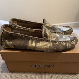 Women’s Sperry Camo Driver Moc, green/gold camo, size 11